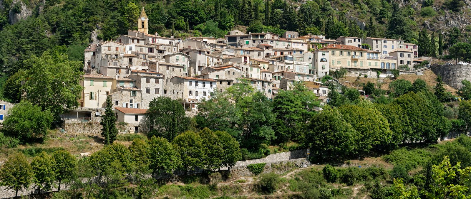 The mountain village of Sainte-Agn&egrave;s on its rocky spur almost 800 metres above the Bay of Menton
